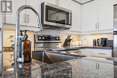 908 - 18 Valley Woods Road, Toronto, ON - Indoor Photo Showing Kitchen