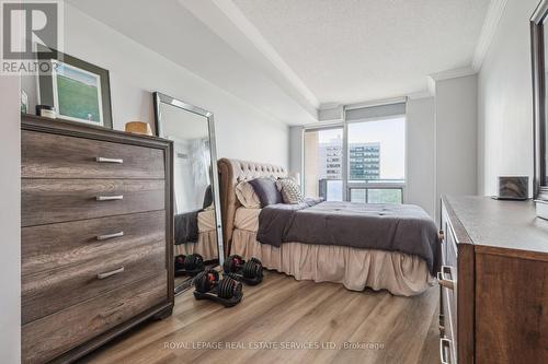 908 - 18 Valley Woods Road, Toronto, ON - Indoor Photo Showing Bedroom
