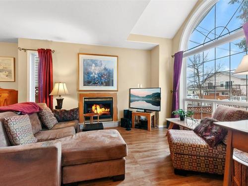 102-626 Van Horne Street, Penticton, BC - Indoor Photo Showing Living Room With Fireplace