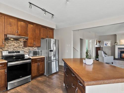 1590 West Kelowna Road, West Kelowna, BC - Indoor Photo Showing Kitchen