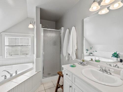 1590 West Kelowna Road, West Kelowna, BC - Indoor Photo Showing Bathroom