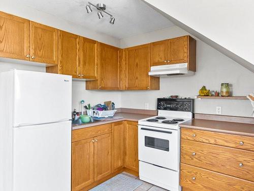 1590 West Kelowna Road, West Kelowna, BC - Indoor Photo Showing Kitchen