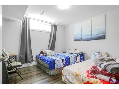 2080 Mckenzie Road, Kelowna, BC - Indoor Photo Showing Bedroom