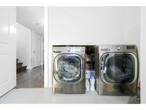 2080 Mckenzie Road, Kelowna, BC - Indoor Photo Showing Laundry Room
