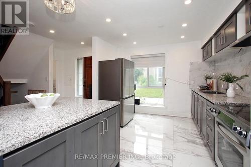 1 - 7 Gosford Boulevard, Toronto, ON - Indoor Photo Showing Kitchen With Upgraded Kitchen