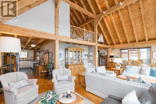 431 Mundy'S Bay Road, Midland, ON - Indoor Photo Showing Living Room