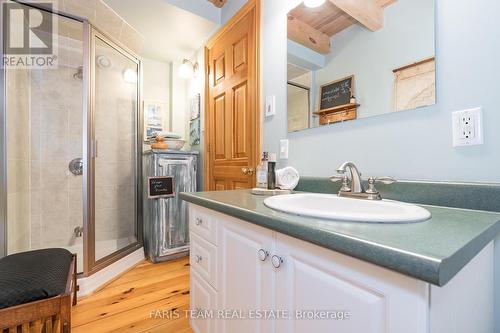 431 Mundy'S Bay Road, Midland, ON - Indoor Photo Showing Bathroom