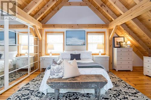 431 Mundy'S Bay Road, Midland, ON - Indoor Photo Showing Bedroom