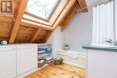 431 Mundy'S Bay Road, Midland, ON - Indoor Photo Showing Bathroom