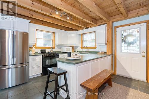 431 Mundy'S Bay Road, Midland, ON - Indoor Photo Showing Kitchen