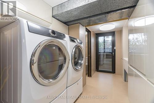 8 Campfire Court, Barrie, ON - Indoor Photo Showing Laundry Room