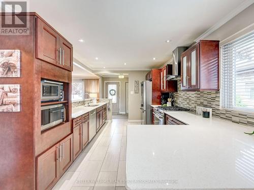 4 Rapallo Mews, Mississauga, ON - Indoor Photo Showing Kitchen With Upgraded Kitchen
