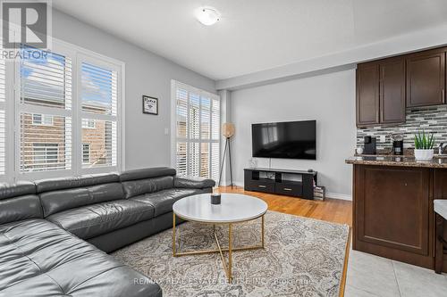 47 Ridgegate Crescent, Halton Hills, ON - Indoor Photo Showing Living Room