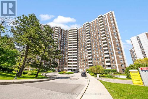 805 - 10 Edgecliff Golfway, Toronto, ON - Outdoor With Facade