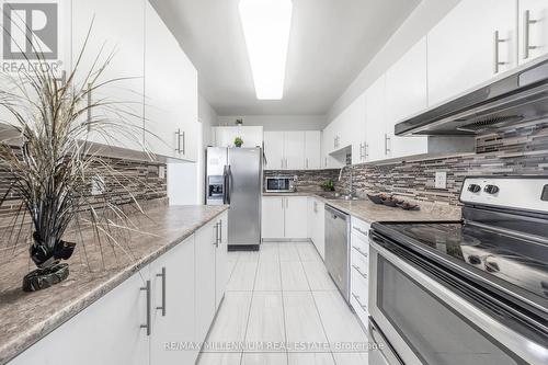 805 - 10 Edgecliff Golfway, Toronto, ON - Indoor Photo Showing Kitchen With Stainless Steel Kitchen With Upgraded Kitchen