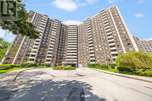 805 - 10 Edgecliff Golfway, Toronto, ON - Outdoor With Facade