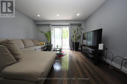 20 Horseshoe Crescent, Toronto, ON - Indoor Photo Showing Living Room