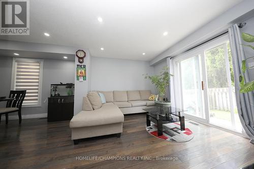 20 Horseshoe Crescent, Toronto, ON - Indoor Photo Showing Living Room