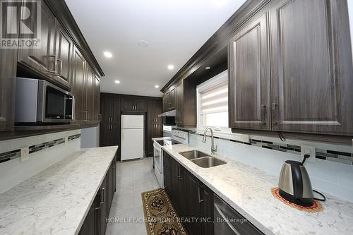 20 Horseshoe Crescent, Toronto, ON - Indoor Photo Showing Kitchen With Double Sink With Upgraded Kitchen