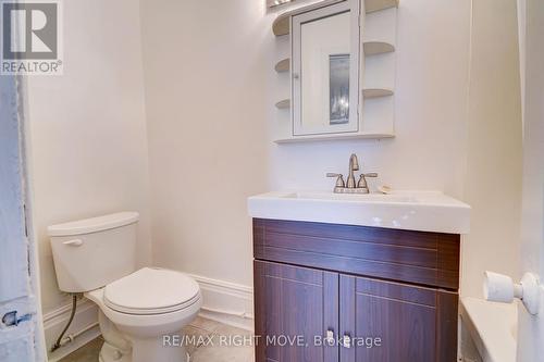 56 Nottawasaga Street, Orillia, ON - Indoor Photo Showing Bathroom