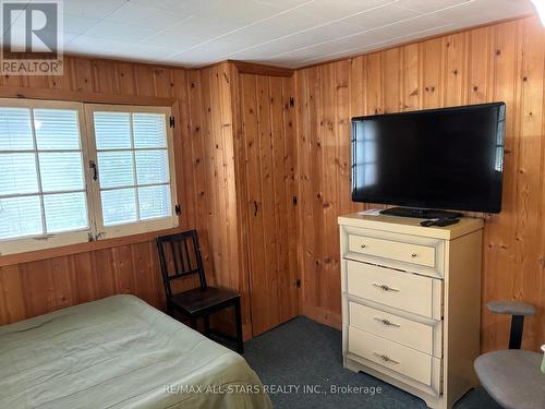 2644 Lakeshore Drive, Ramara (Brechin), ON - Indoor Photo Showing Bedroom