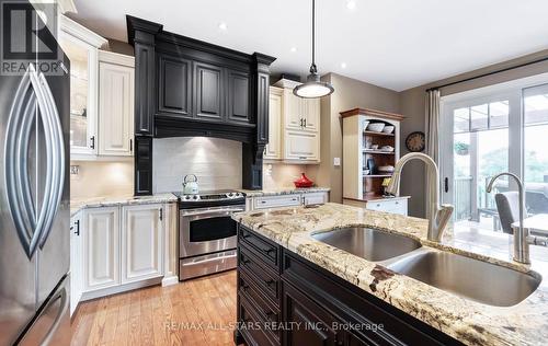 215 Southcrest Drive, Kawartha Lakes, ON - Indoor Photo Showing Kitchen With Stainless Steel Kitchen With Double Sink With Upgraded Kitchen