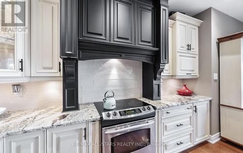 215 Southcrest Drive, Kawartha Lakes, ON - Indoor Photo Showing Kitchen With Upgraded Kitchen