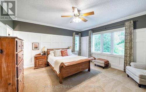 215 Southcrest Drive, Kawartha Lakes, ON - Indoor Photo Showing Bedroom