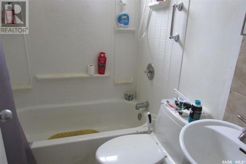 430 Robinson Street, Regina, SK - Indoor Photo Showing Bathroom