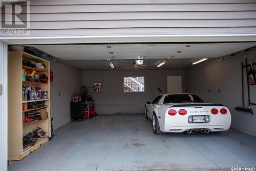 438 Bentley Court, Saskatoon, SK - Indoor Photo Showing Garage