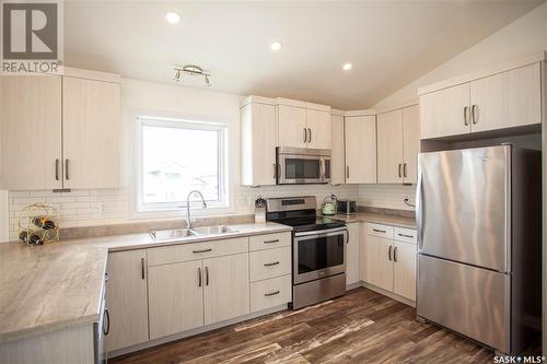 438 Bentley Court, Saskatoon, SK - Indoor Photo Showing Kitchen With Stainless Steel Kitchen With Double Sink