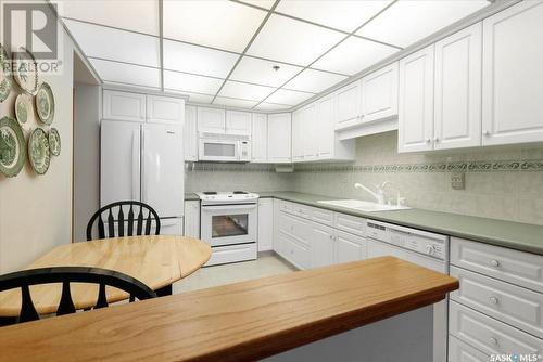 324 2530 25Th Avenue, Regina, SK - Indoor Photo Showing Kitchen