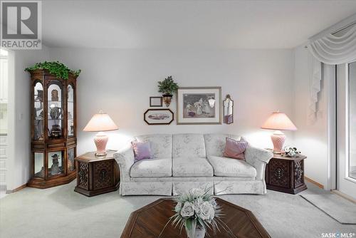 324 2530 25Th Avenue, Regina, SK - Indoor Photo Showing Living Room