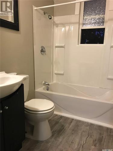 301 Cheadle Street E, Swift Current, SK - Indoor Photo Showing Bathroom