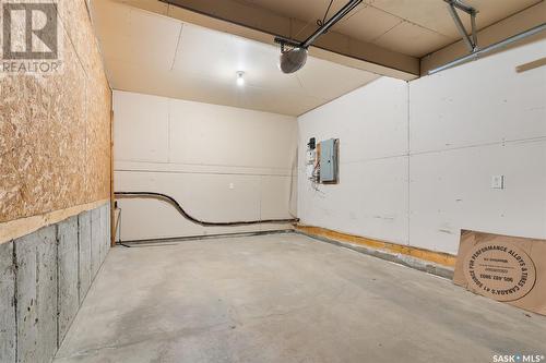 39 2751 Windsor Park Road, Regina, SK - Indoor Photo Showing Garage