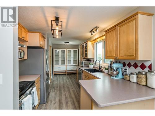 3122 Killarney Drive, Prince George, BC - Indoor Photo Showing Kitchen