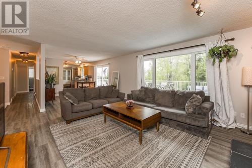 3122 Killarney Drive, Prince George, BC - Indoor Photo Showing Living Room