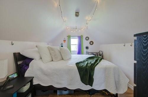 430 Herkimer Street, Hamilton, ON - Indoor Photo Showing Bedroom