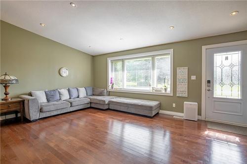 3405 St. Paul Avenue, Niagara Falls, ON - Indoor Photo Showing Living Room