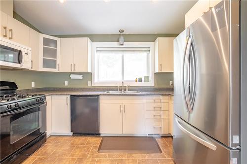 3405 St. Paul Avenue, Niagara Falls, ON - Indoor Photo Showing Kitchen With Double Sink