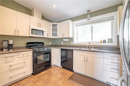 3405 St. Paul Avenue, Niagara Falls, ON - Indoor Photo Showing Kitchen With Double Sink