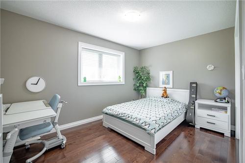 3405 St. Paul Avenue, Niagara Falls, ON - Indoor Photo Showing Bedroom