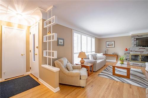 423 Upper Ottawa Street, Hamilton, ON - Indoor Photo Showing Living Room With Fireplace