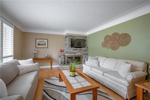 423 Upper Ottawa Street, Hamilton, ON - Indoor Photo Showing Living Room With Fireplace