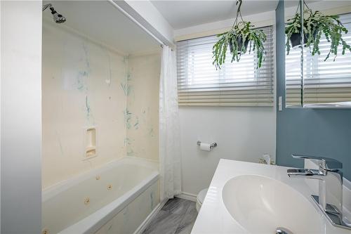 423 Upper Ottawa Street, Hamilton, ON - Indoor Photo Showing Bathroom