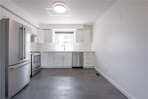 423 Upper Ottawa Street, Hamilton, ON - Indoor Photo Showing Kitchen