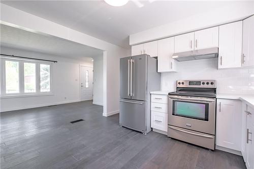 423 Upper Ottawa Street, Hamilton, ON - Indoor Photo Showing Kitchen