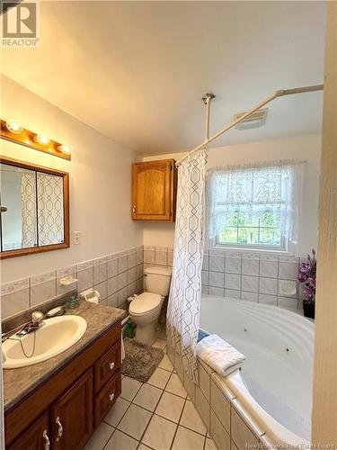 97 University Avenue, Chatham, NB - Indoor Photo Showing Bathroom