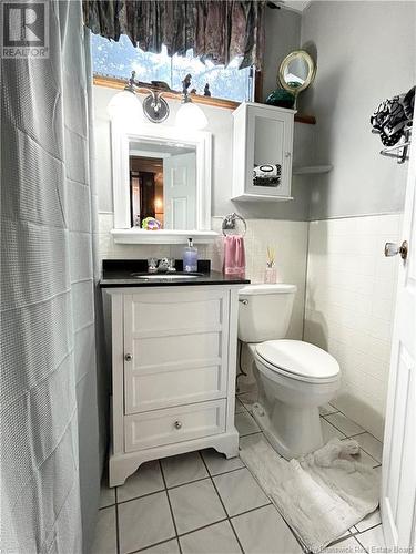 97 University Avenue, Chatham, NB - Indoor Photo Showing Bathroom