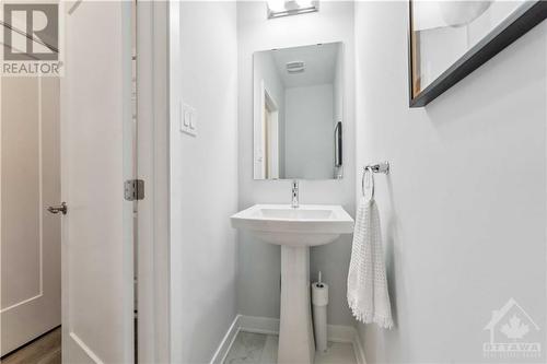 100 Yearling Circle, Ottawa, ON - Indoor Photo Showing Bathroom